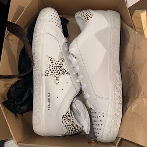 BRAND NEW| Vintage Havana | White Star Sneakers